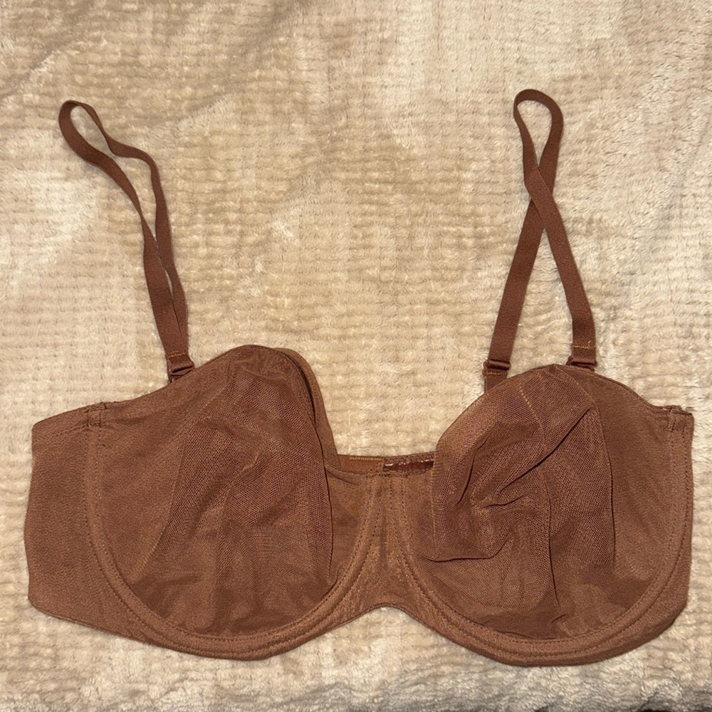 Skims ultra fine mesh bra. 36D in Cocoa